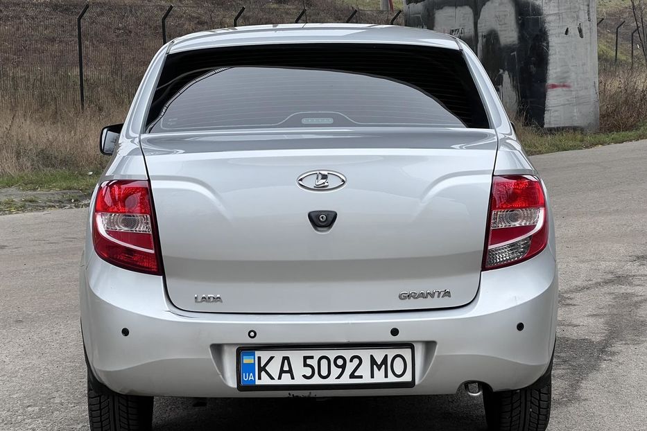 Продам ВАЗ 2190 Гранта 2013 года в Киеве