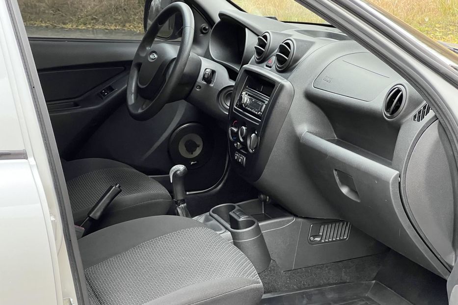 Продам ВАЗ 2190 Гранта 2013 года в Киеве