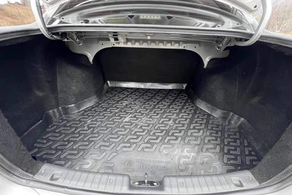 Продам ВАЗ 2190 Гранта 2013 года в Киеве