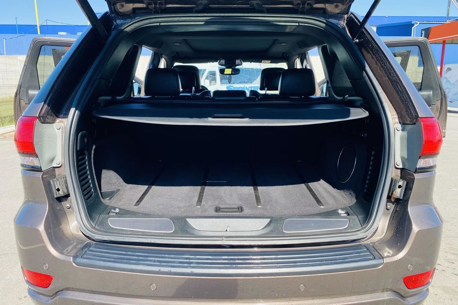 Продам Jeep Grand Cherokee overland 2017 года в Виннице