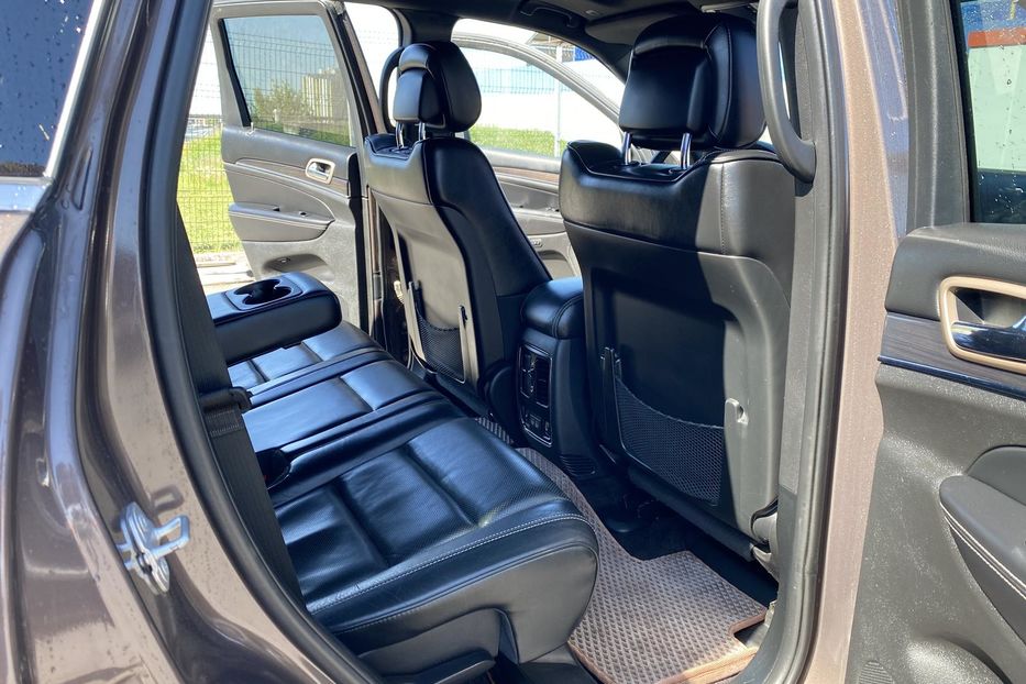 Продам Jeep Grand Cherokee overland 2017 года в Виннице