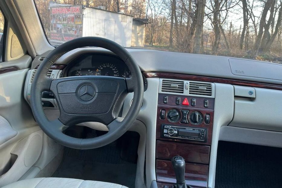 Продам Mercedes-Benz 210 1998 года в Днепре