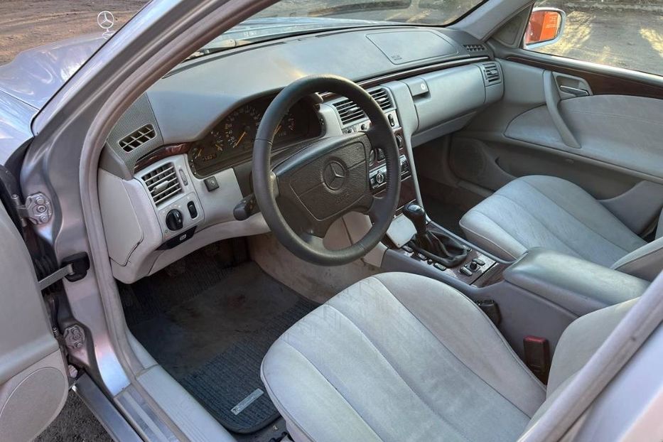 Продам Mercedes-Benz 210 1998 года в Днепре