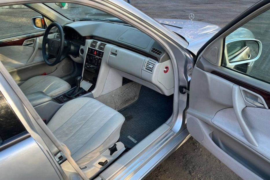 Продам Mercedes-Benz 210 1998 года в Днепре