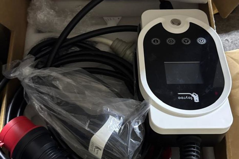 Продам Mercedes-Benz EQC AMG 2023 года в Луцке