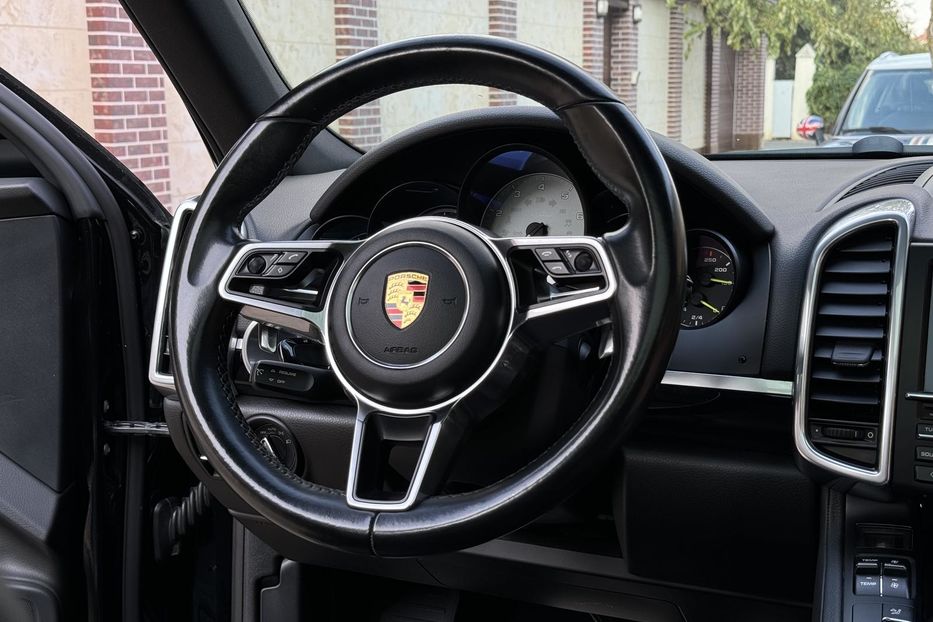 Продам Porsche Cayenne 2016 года в Одессе