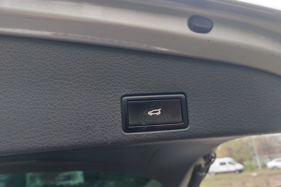 Продам Volkswagen Touareg Гібрид 2011 года в Киеве