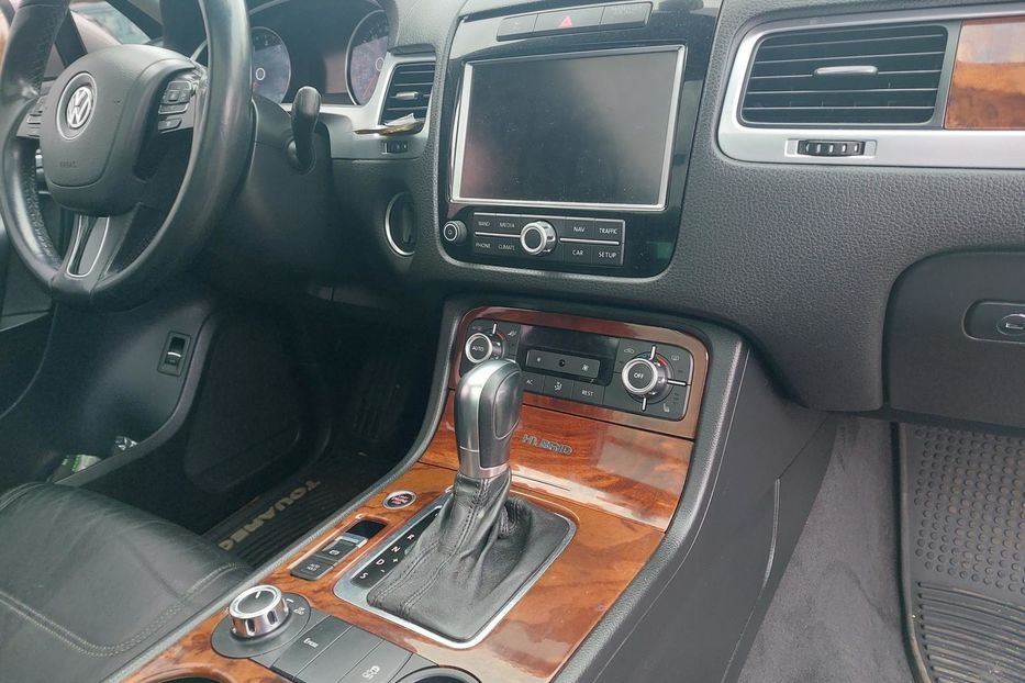 Продам Volkswagen Touareg Гібрид 2011 года в Киеве