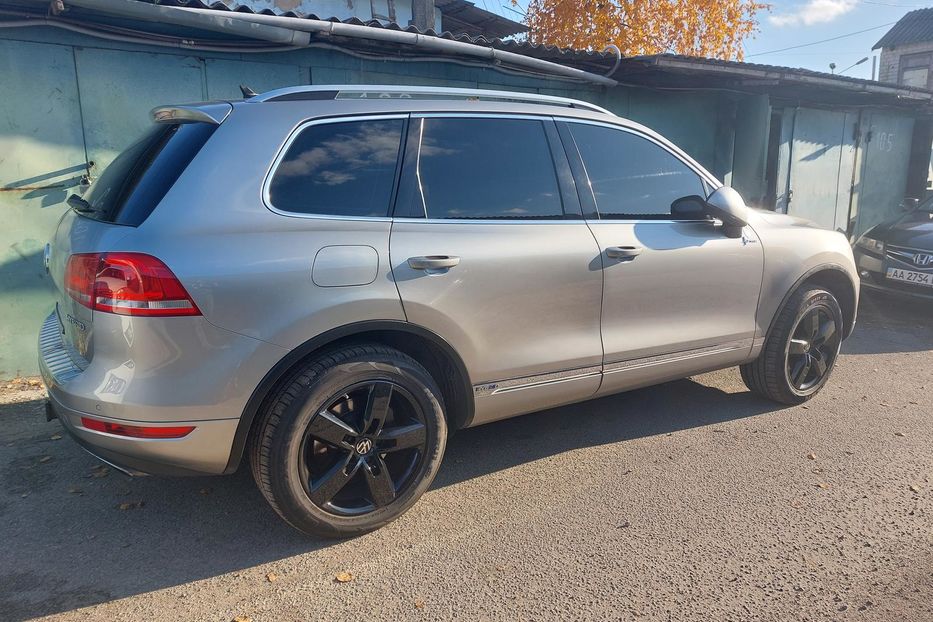 Продам Volkswagen Touareg Гібрид 2011 года в Киеве