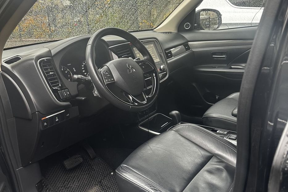 Продам Mitsubishi Outlander 2020 года в Киеве