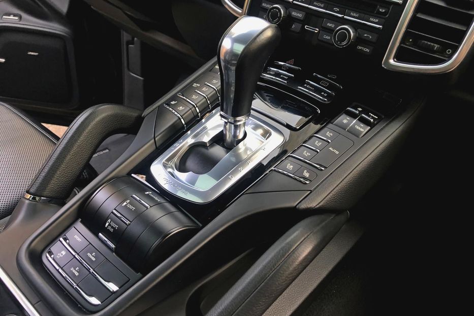 Продам Porsche Cayenne 2015 года в Одессе