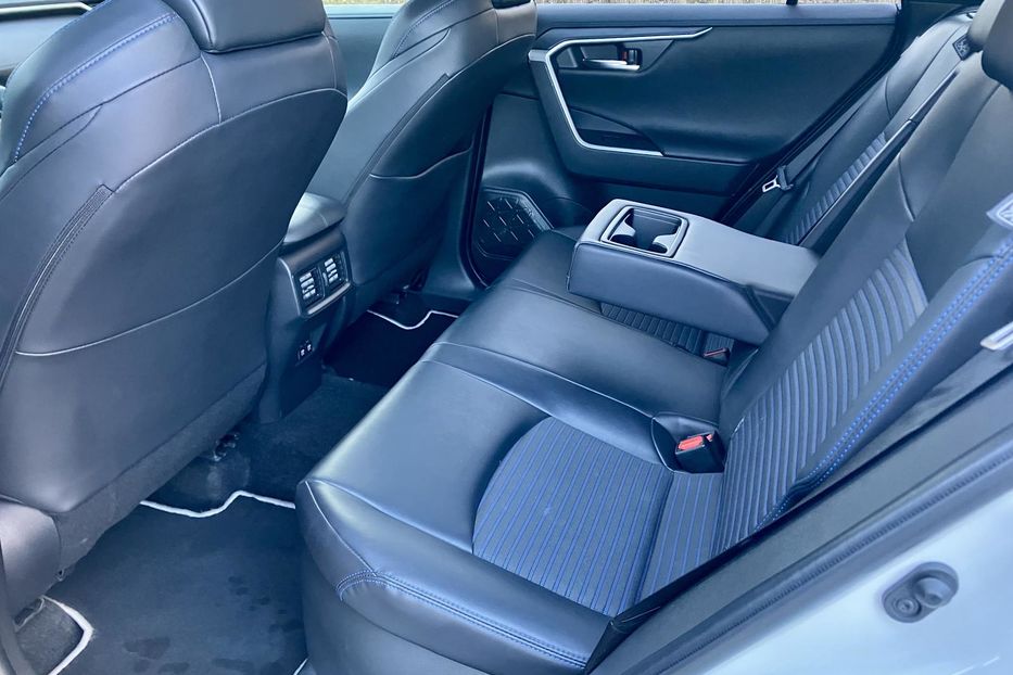 Продам Toyota Rav 4 2020 года в Киеве