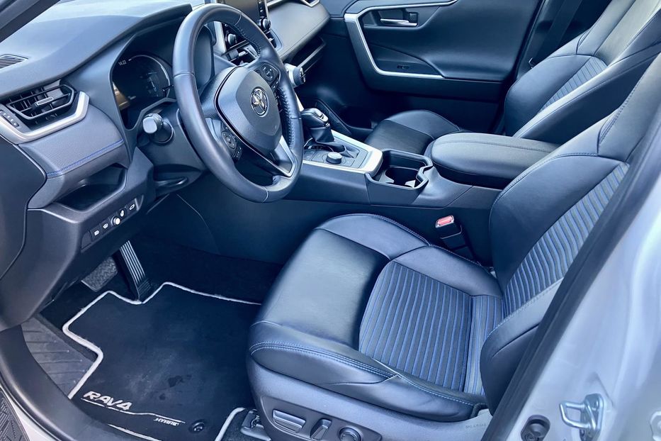 Продам Toyota Rav 4 2020 года в Киеве