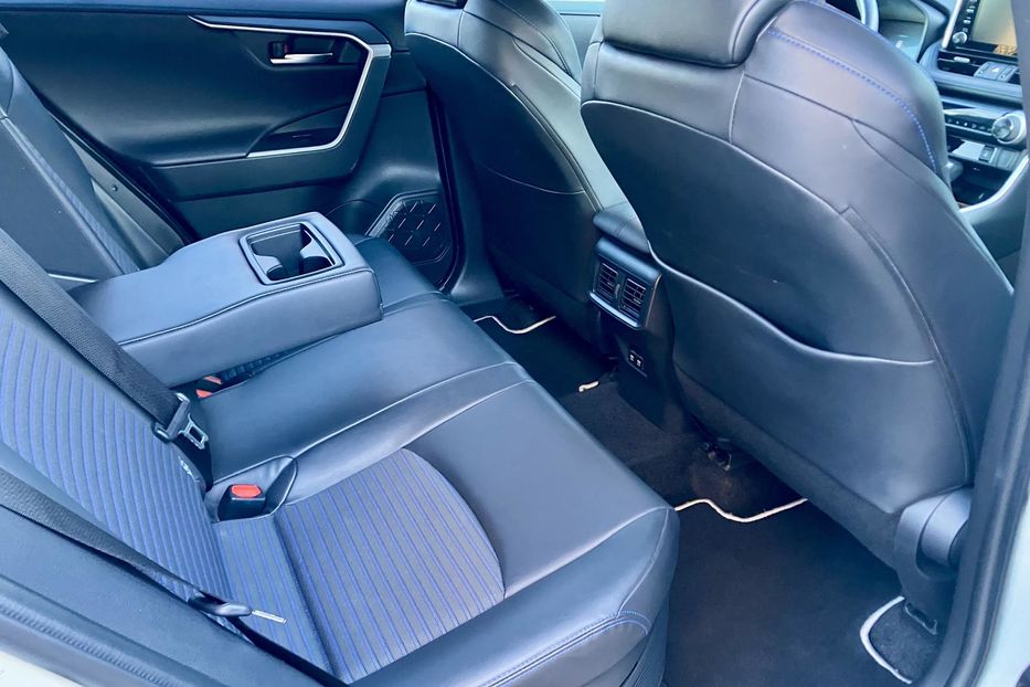 Продам Toyota Rav 4 2020 года в Киеве