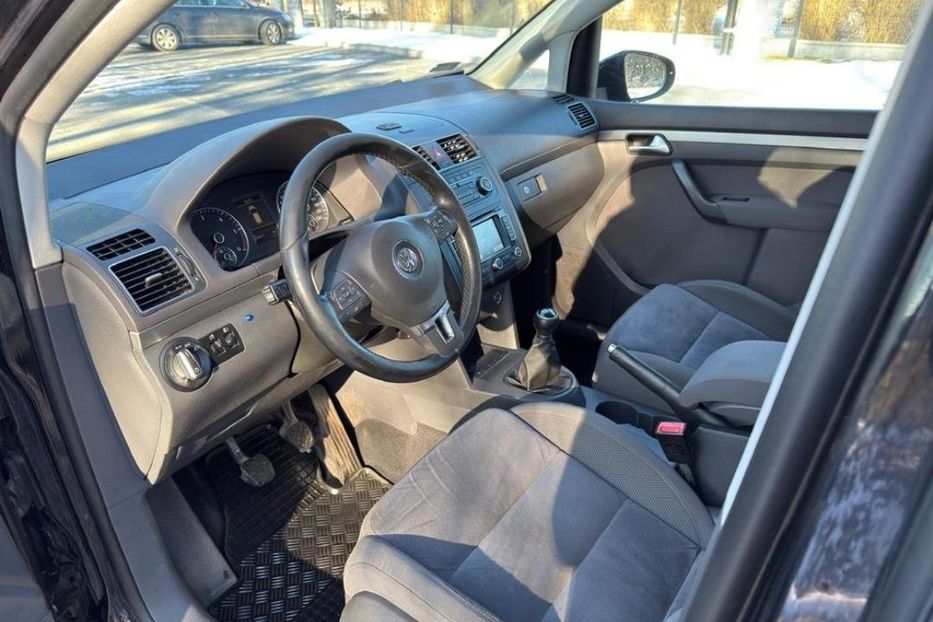 Продам Volkswagen Touran 2011 года в Сумах