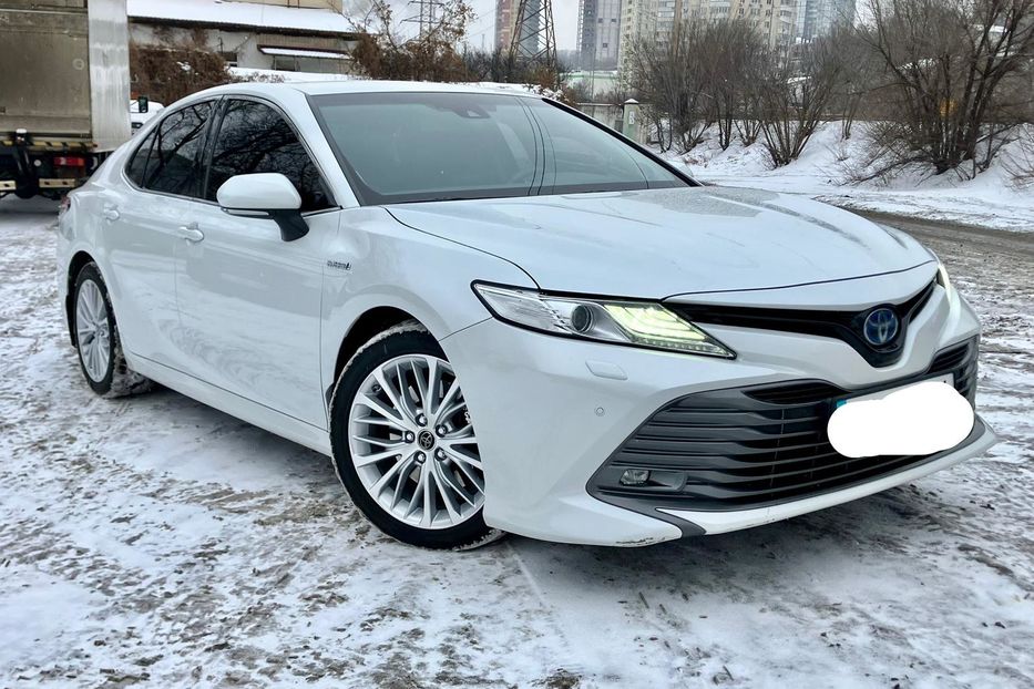 Продам Toyota Camry Premium  2020 года в Киеве