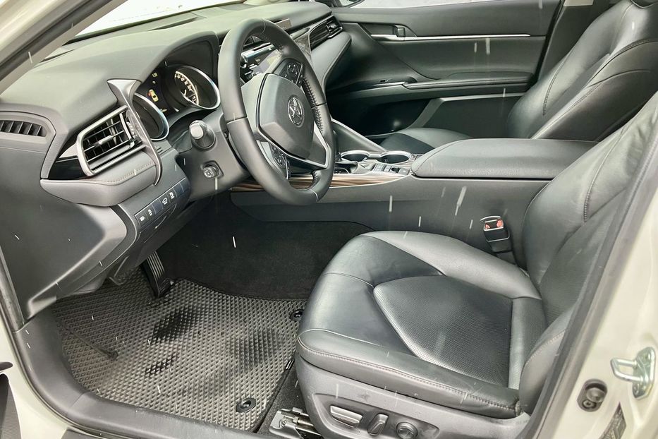 Продам Toyota Camry Premium  2020 года в Киеве