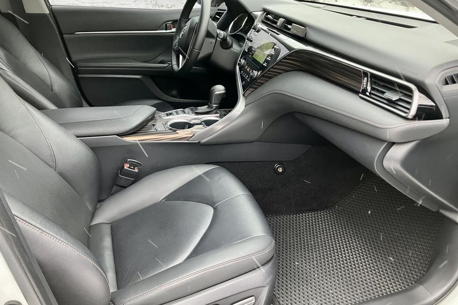 Продам Toyota Camry Premium  2020 года в Киеве
