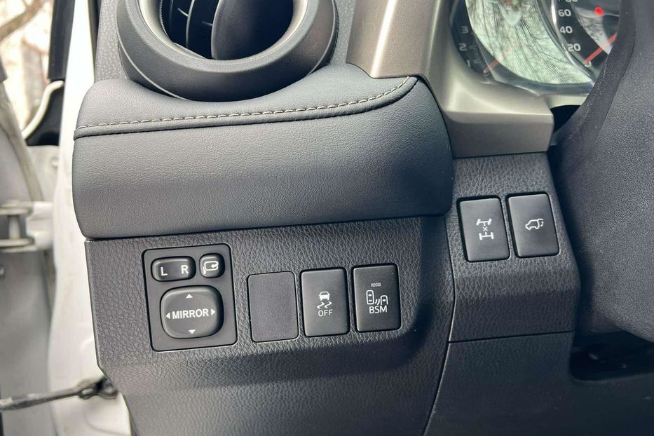 Продам Toyota Rav 4 LOUNGE 2013 года в Киеве