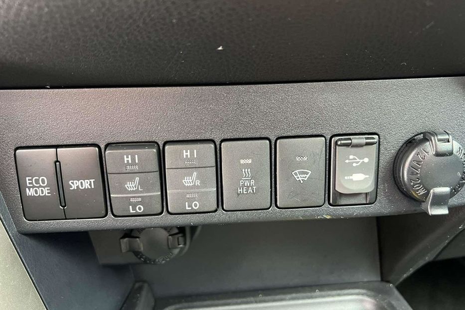 Продам Toyota Rav 4 LOUNGE 2013 года в Киеве