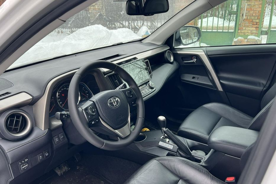 Продам Toyota Rav 4 LOUNGE 2013 года в Киеве