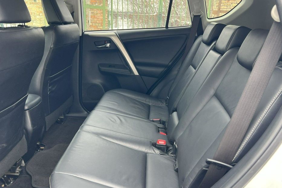 Продам Toyota Rav 4 LOUNGE 2013 года в Киеве