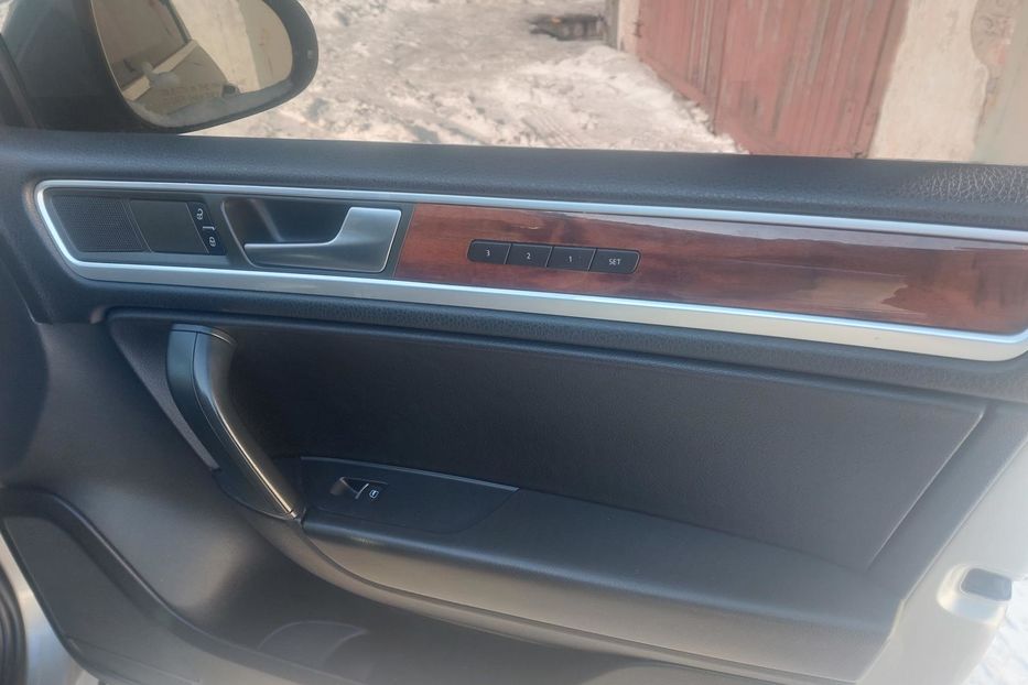 Продам Volkswagen Touareg Гибрид 2011 года в Киеве