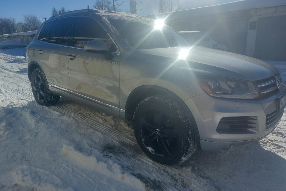 Продам Volkswagen Touareg Гибрид 2011 года в Киеве