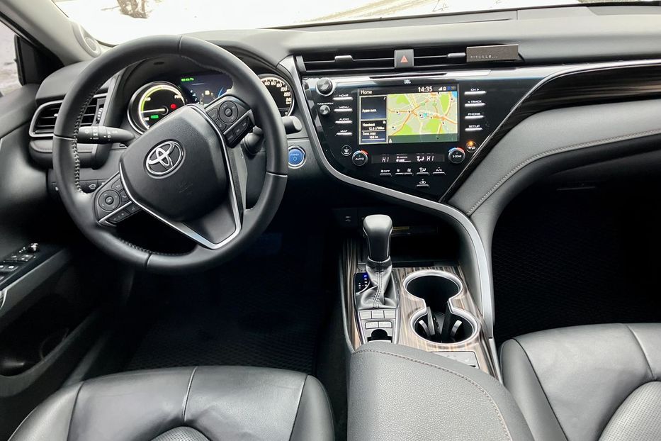 Продам Toyota Camry Premium  2020 года в Киеве