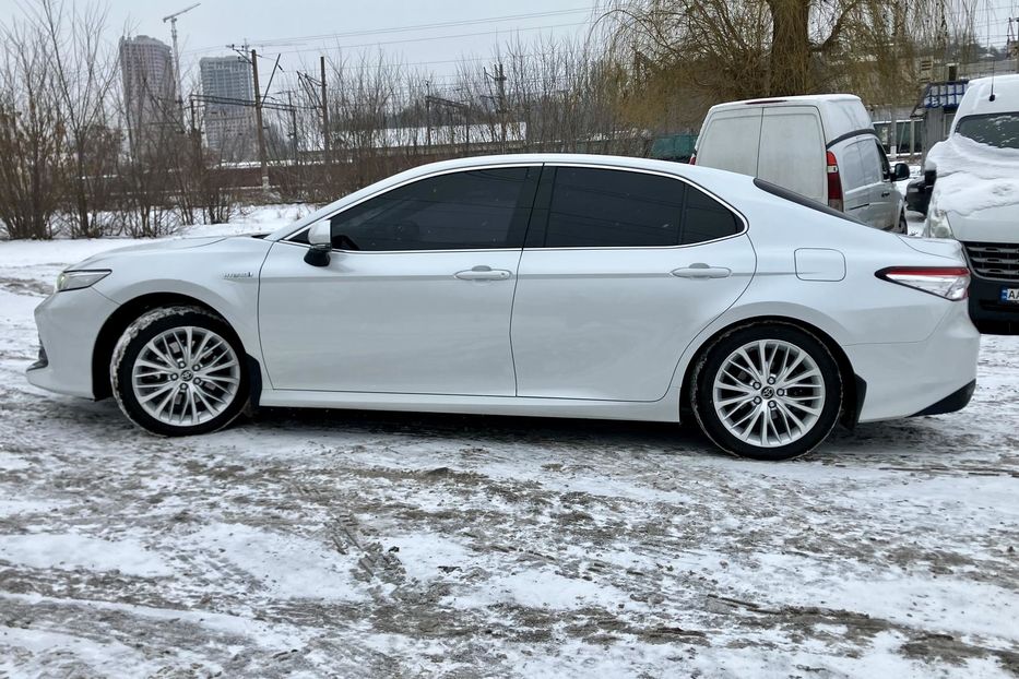 Продам Toyota Camry Premium  2020 года в Киеве