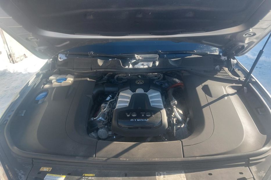 Продам Volkswagen Touareg Гібрид 2011 года в Киеве