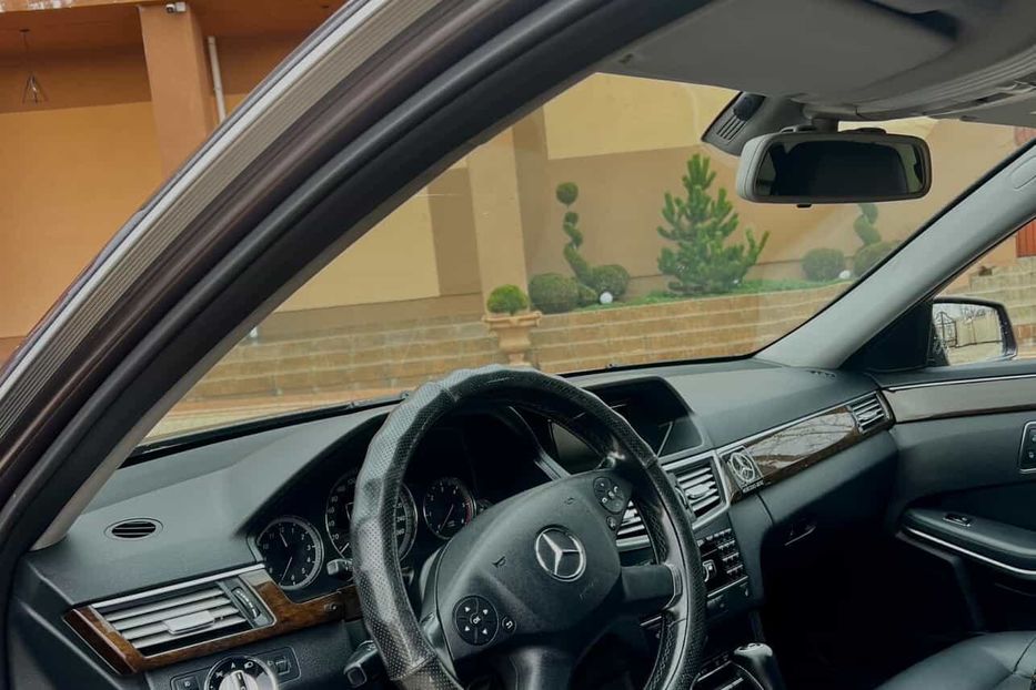 Продам Mercedes-Benz E-Class 200 2011 года в г. Снятин, Ивано-Франковская область