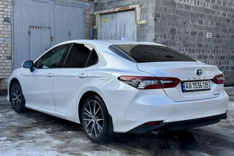 Продам Toyota Camry Premium  2021 года в Киеве