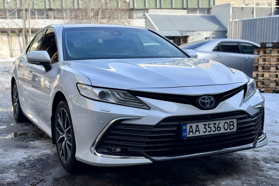 Продам Toyota Camry Premium  2021 года в Киеве