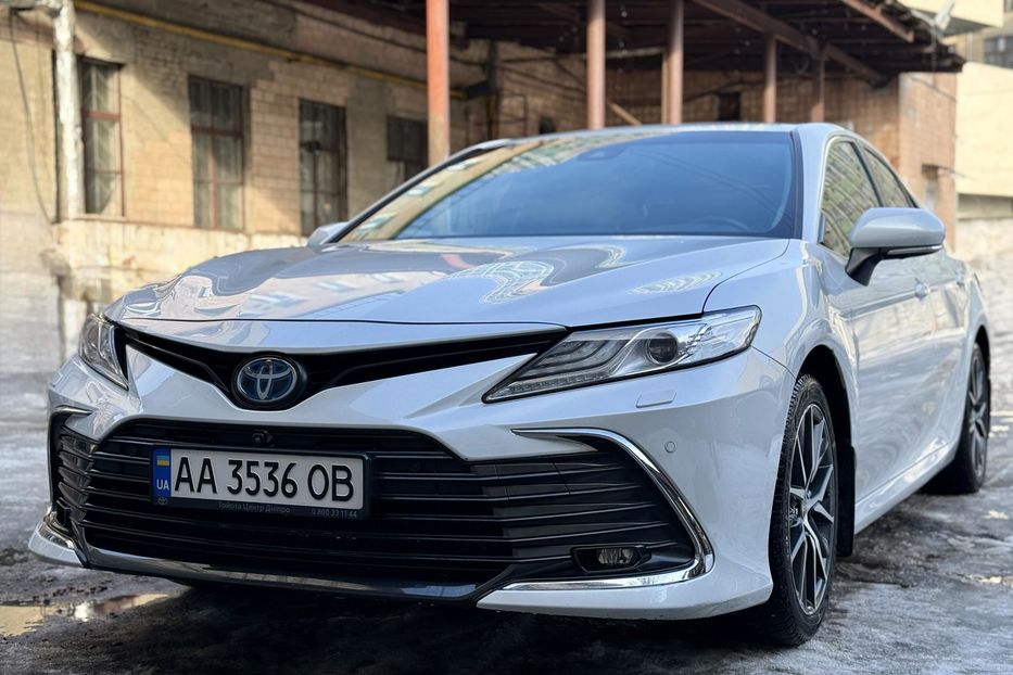 Продам Toyota Camry Premium  2021 года в Киеве