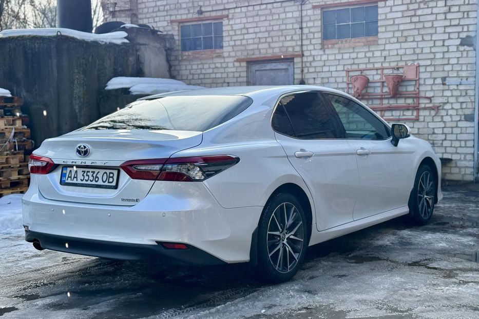 Продам Toyota Camry Premium  2021 года в Киеве