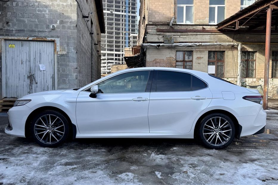 Продам Toyota Camry Premium  2021 года в Киеве