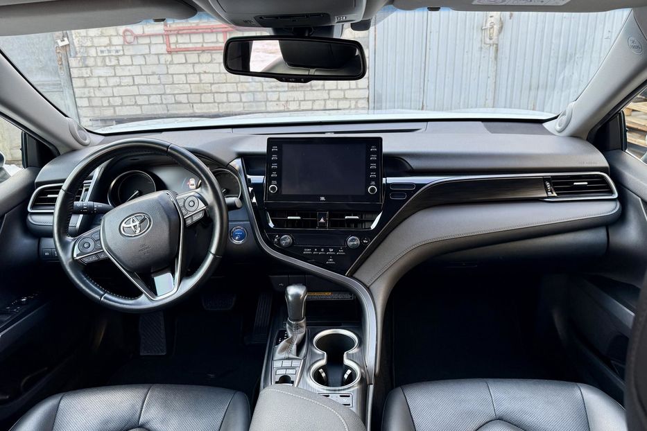 Продам Toyota Camry Premium  2021 года в Киеве