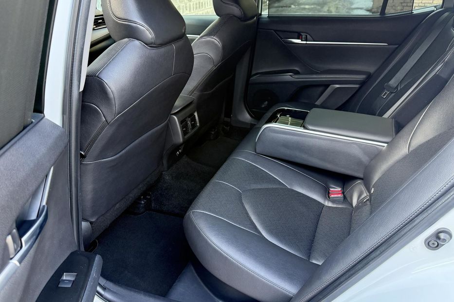 Продам Toyota Camry Premium  2021 года в Киеве