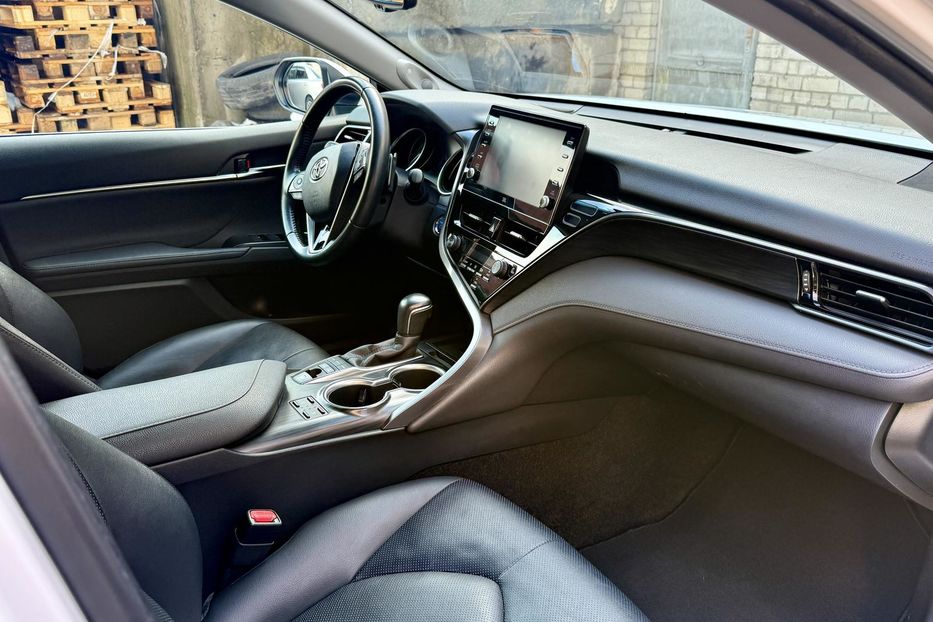 Продам Toyota Camry Premium  2021 года в Киеве