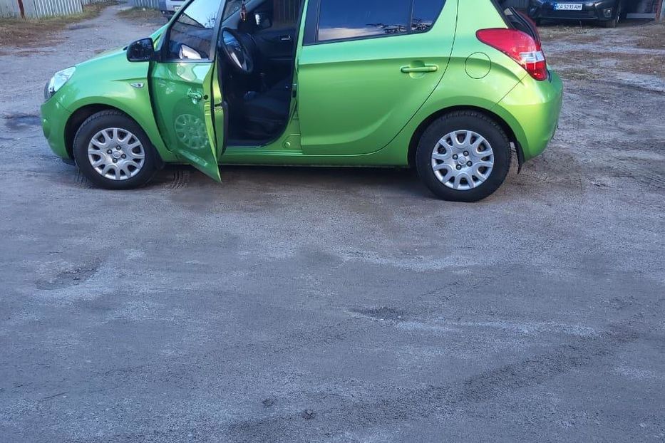 Продам Hyundai i20 MALBA51BACM356814 2011 года в Киеве
