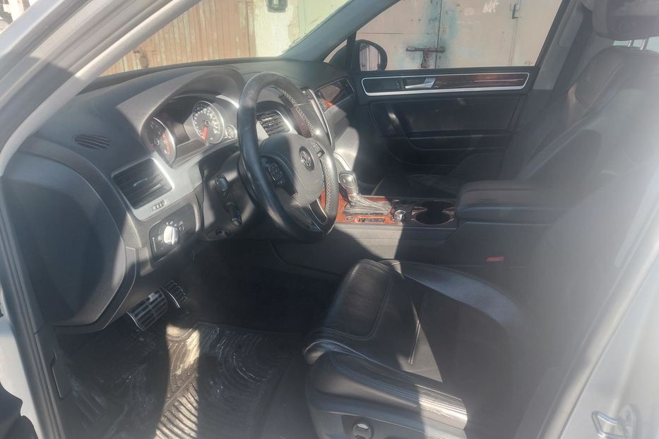 Продам Volkswagen Touareg Гибрид 2011 года в Киеве