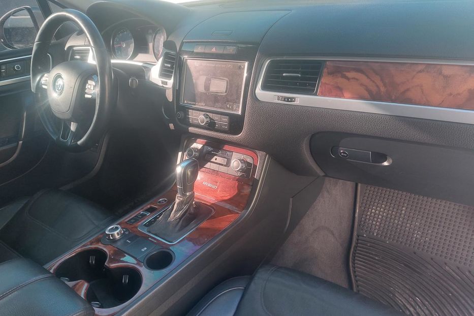 Продам Volkswagen Touareg Гибрид 2011 года в Киеве