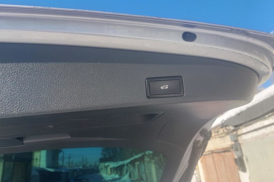 Продам Volkswagen Touareg Гибрид 2011 года в Киеве