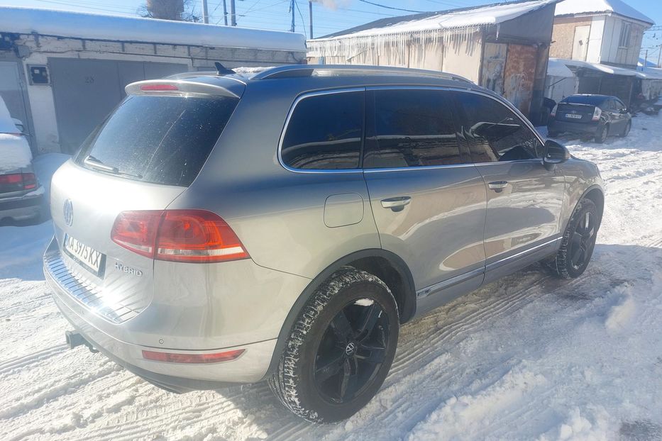 Продам Volkswagen Touareg Гибрид 2011 года в Киеве