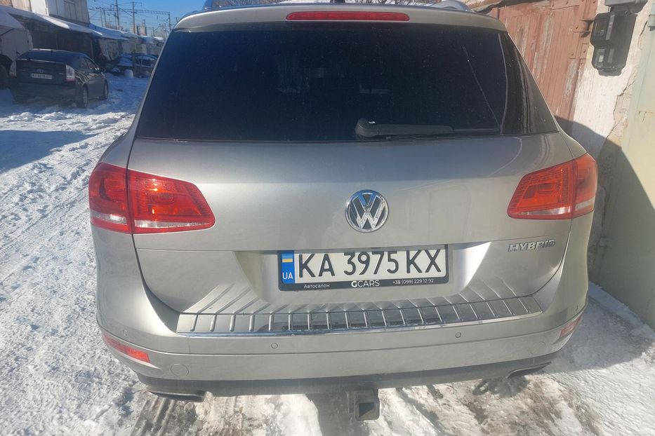 Продам Volkswagen Touareg Гибрид 2011 года в Киеве