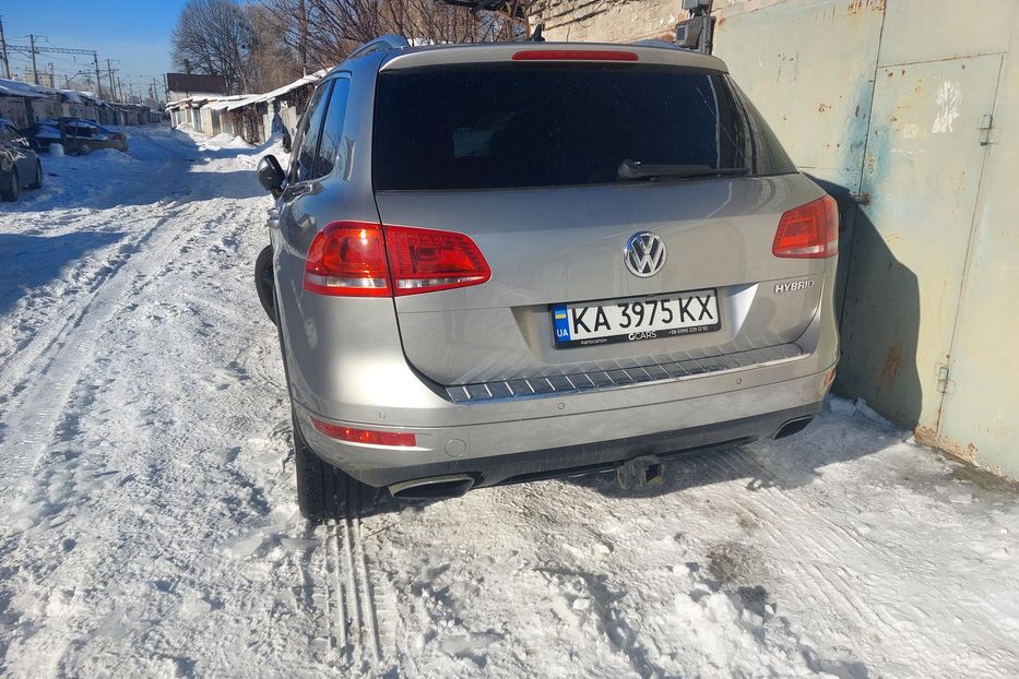 Продам Volkswagen Touareg Гибрид 2011 года в Киеве