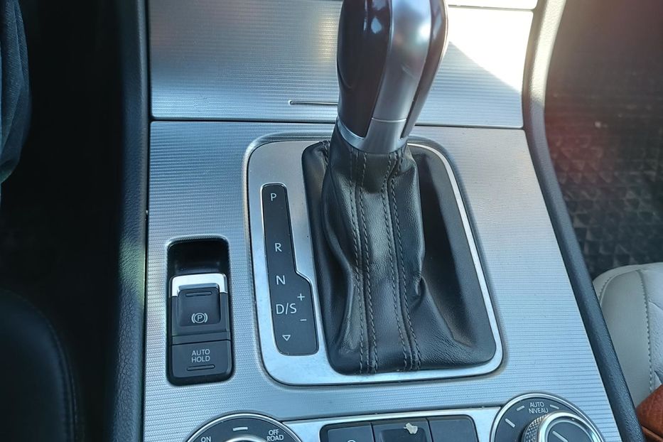 Продам Volkswagen Touareg 2015 года в г. Обухов, Киевская область