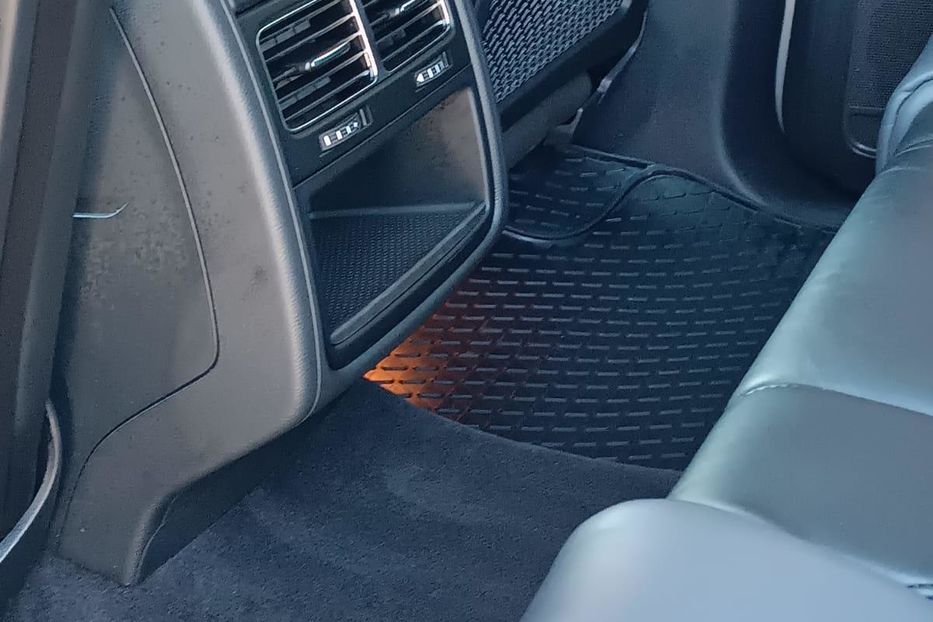 Продам Volkswagen Touareg 2015 года в г. Обухов, Киевская область