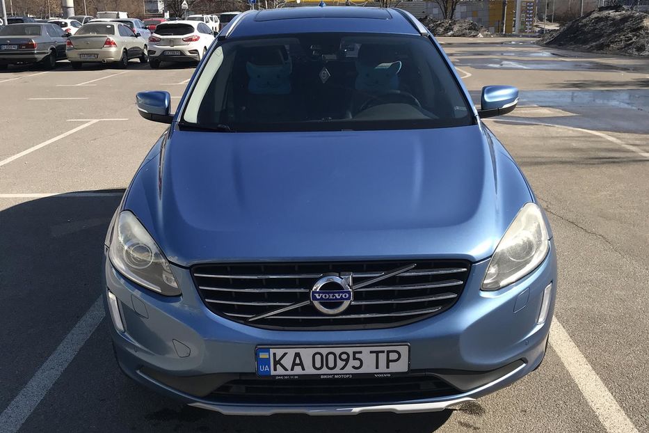 Продам Volvo XC60 2.0 дизель D3 (150 к.с.)  2016 года в Киеве